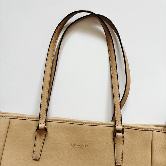 Coach Beige Leather Tote Bag - Spacious and Stylish! - Picture 5 of 14